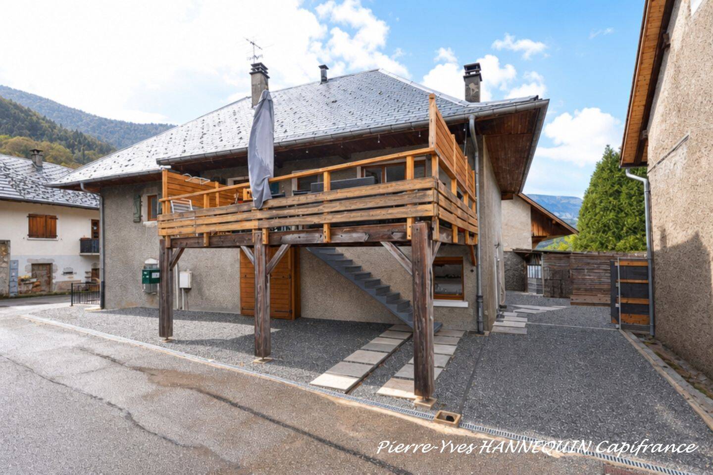 Maison 8 pièces 195 m² · à Giez · 195 m² · 551 200 €