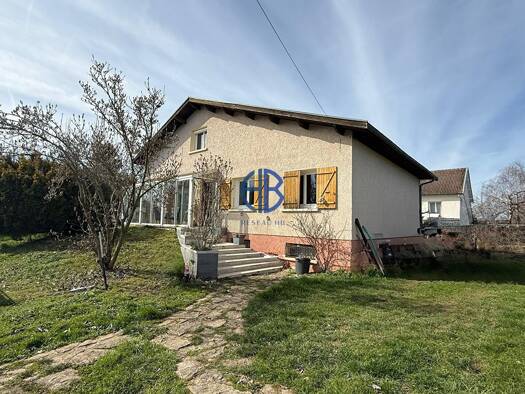 Maison à vendre 249 000 € 6 pièces 3 chambres 205 m² 1 016 m² de terrain Beaufort 38270