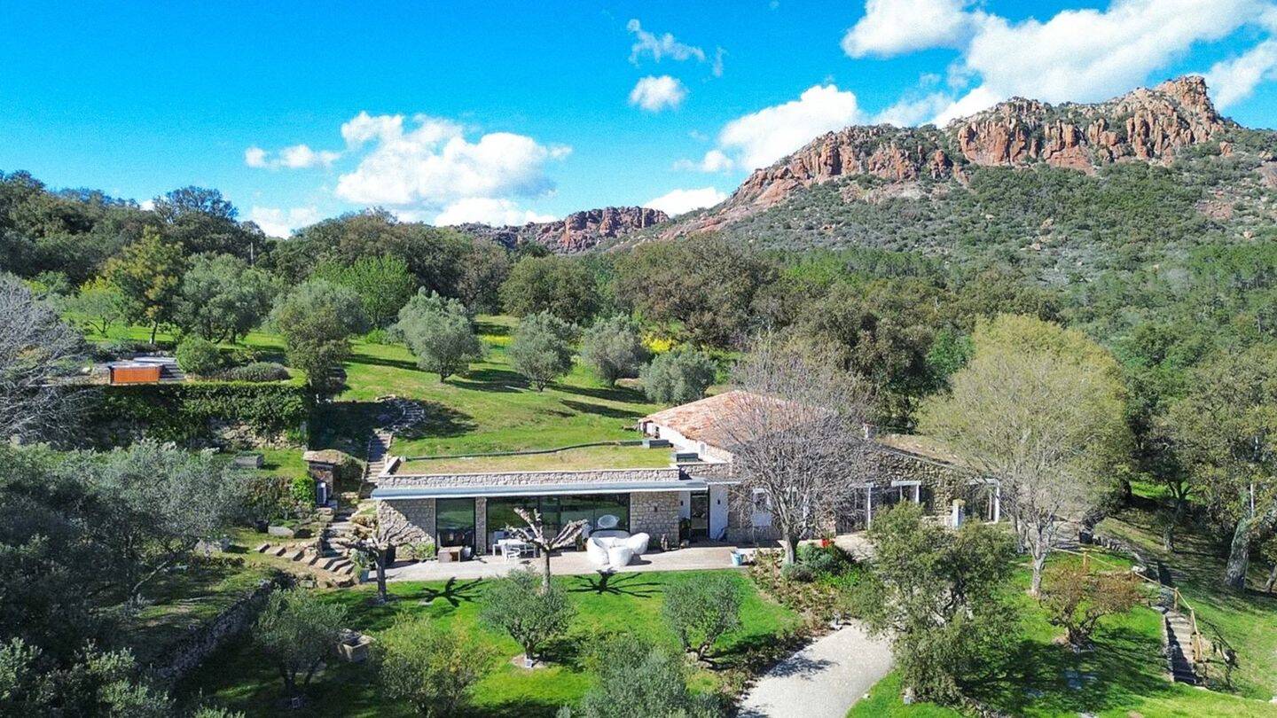 Maison 7 pièces 260 m² · à Roquebrune-sur-Argens · 260 m² · 2 190 000 €