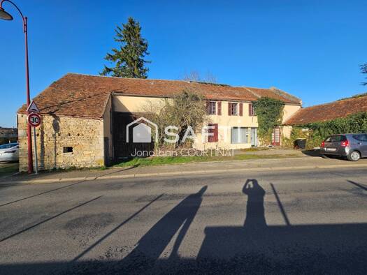 Maison à vendre 70 000 € 7 pièces 3 chambres 140 m² 1 369 m² de terrain Charmes 03800