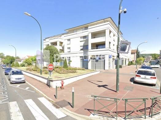 Local commercial à louer 3 360 € 95 m² de surface de vente Les Sources-Le Stade Soisy-sous-Montmorency 95230