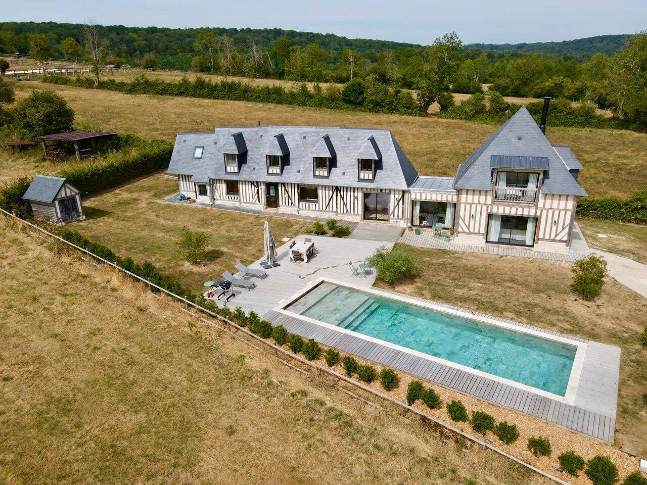 Maison 7 pièces 219 m² · à Saint-Martin-aux-Chartrains · 219 m² · 1 450 000 €