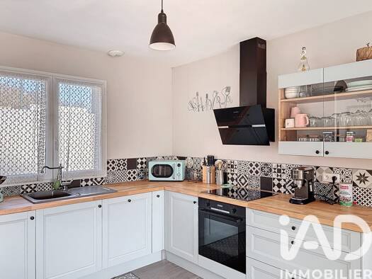 Maison de plain-pied à vendre 298 000 € 4 pièces 3 chambres 96,4 m² 459 m² de terrain Ferrières 17170