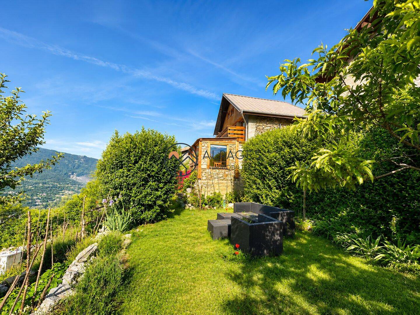 Maison 6 pièces 248 m² · à Eygliers · 248 m² · 800 000 €