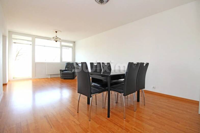 Appartement à vendre 288 000 € 3 pièces 2 chambres 64,5 m² Étage 4/5 Centre Ferney-Voltaire 01210
