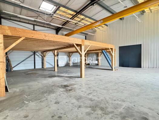 Entrepôt à vendre 510 000 € 361 m² d'espace de stockage Savigny 69210