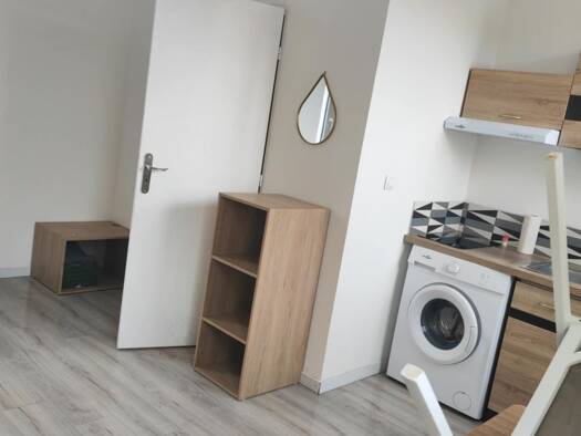 Appartement à louer 450 € 1 pièce 18 m² disponible dès maintenant Centre Ville Vizille 38220