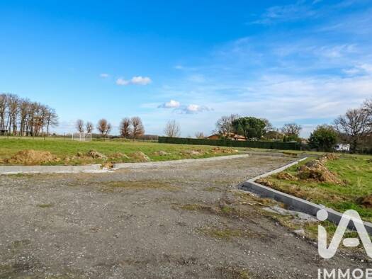 Terrain constructible viabilisé à vendre 115 000 € 983 m² de terrain Poucharramet 31370