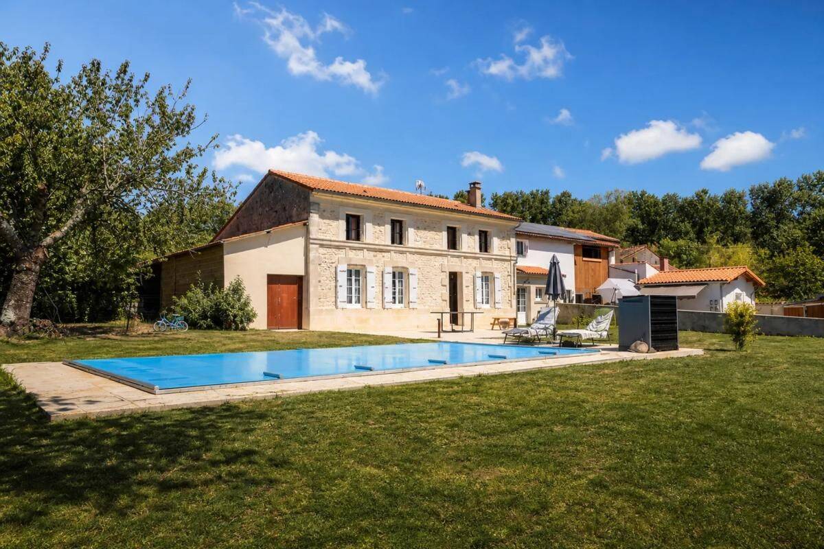 Maison 9 pièces 280 m² · à Bords · 280 m² · 545 000 €