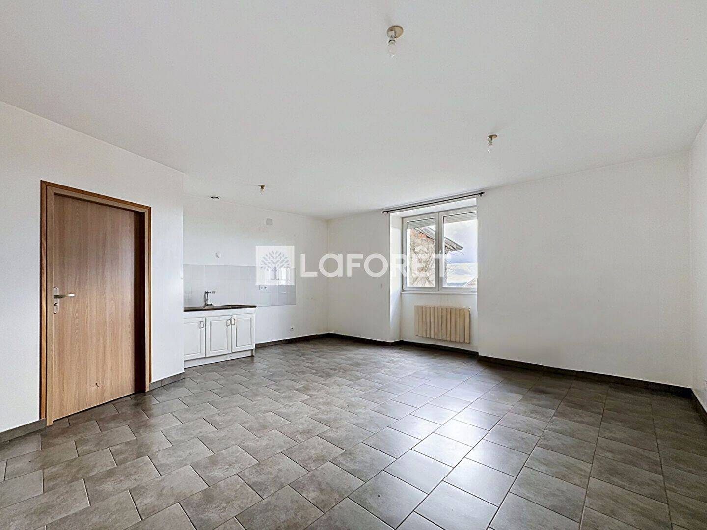 Appartement 3 pièces 77 m² · à Saint-Amour · 77 m² · 545 €