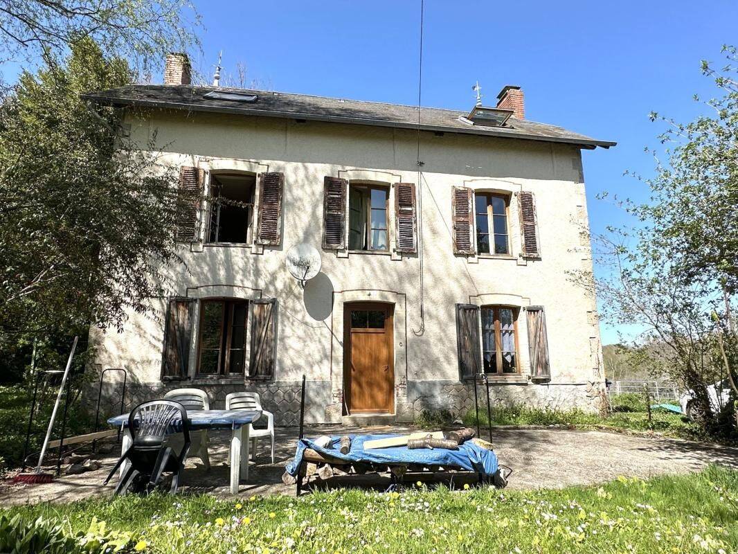 Maison 4 pièces 143 m² · à Saint-Denis-des-Murs · 143 m² · 97 000 €