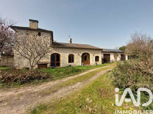 Maison à vendre 443 500 € 9 pièces 5 chambres 274 m² 12 362 m² de terrain Montcaret 24230