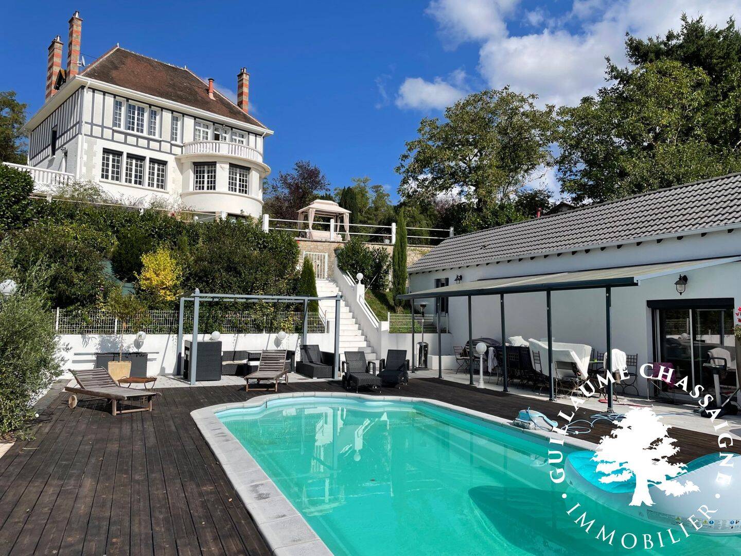 Maison 10 pièces 336 m² · à Saint-Amand-Montrond · 336 m² · 450 000 €