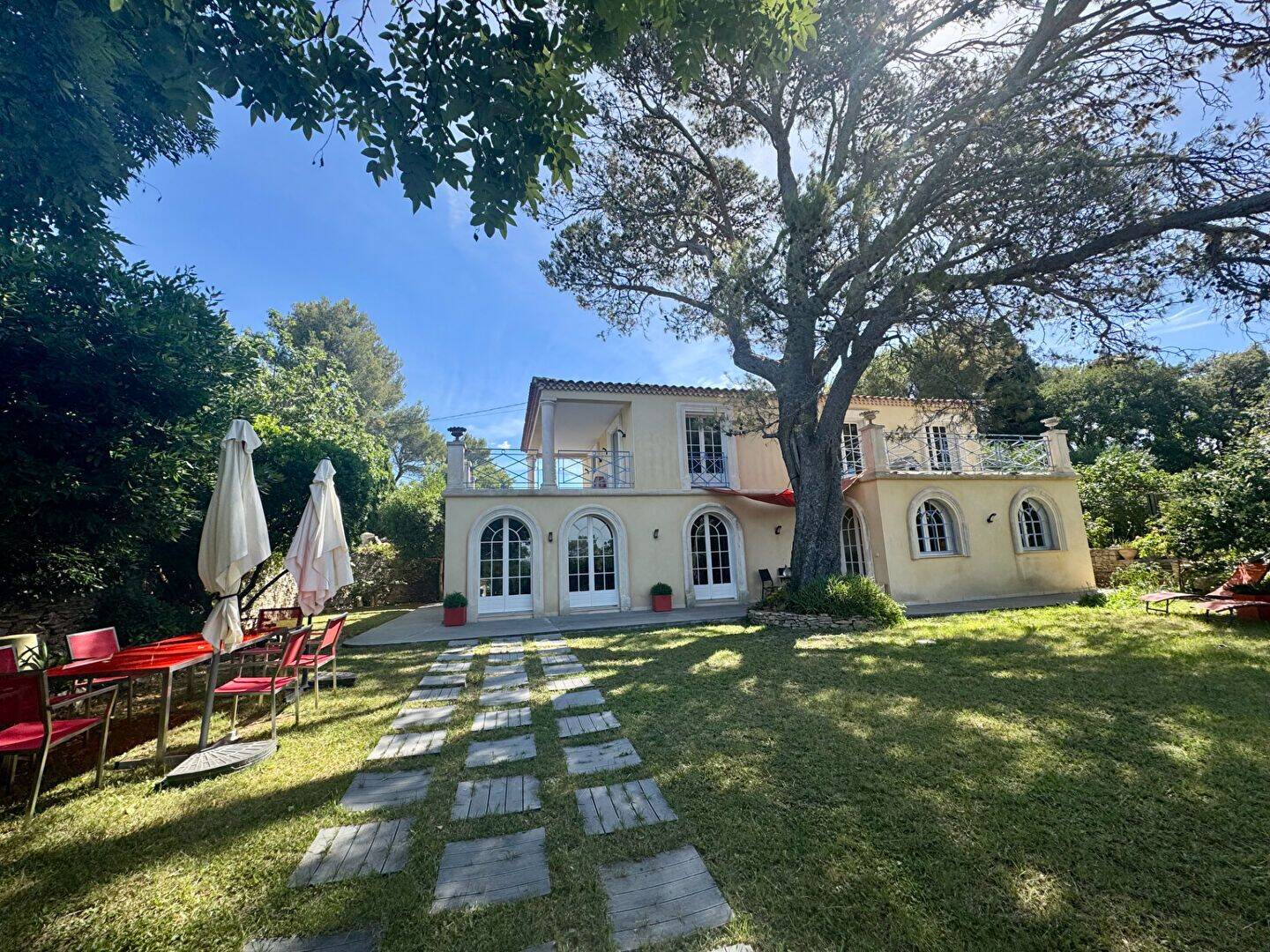 Maison 5 pièces 203 m² · à Nîmes · 203 m² · 998 000 €