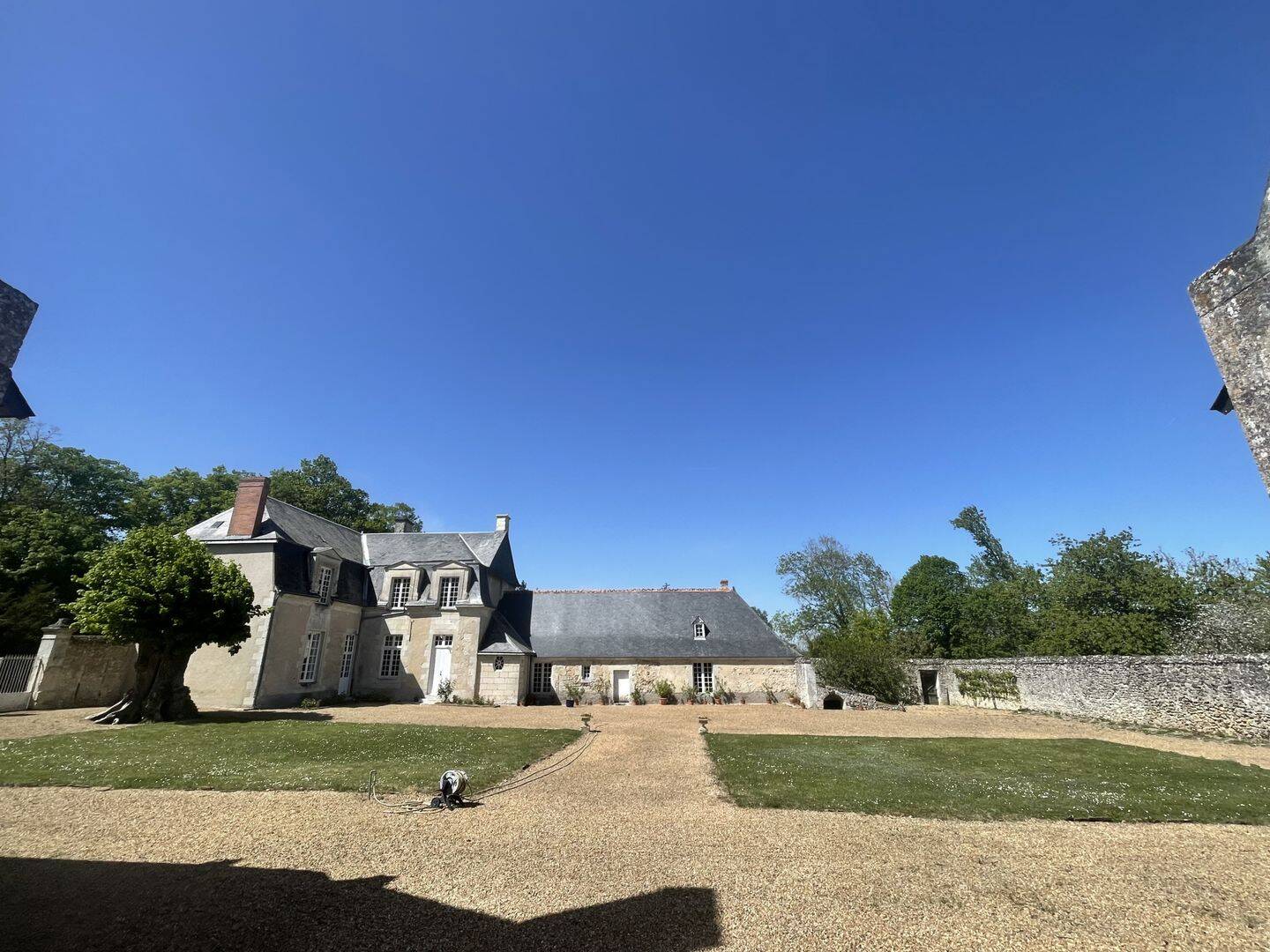 Maison 14 pièces 485 m² · à Neuvy-le-Roi · 485 m² · 1 540 000 €