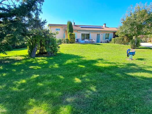 Maison de plain-pied à vendre 449 000 € 5 pièces 4 chambres 130 m² 2 260 m² de terrain Orliénas 69530