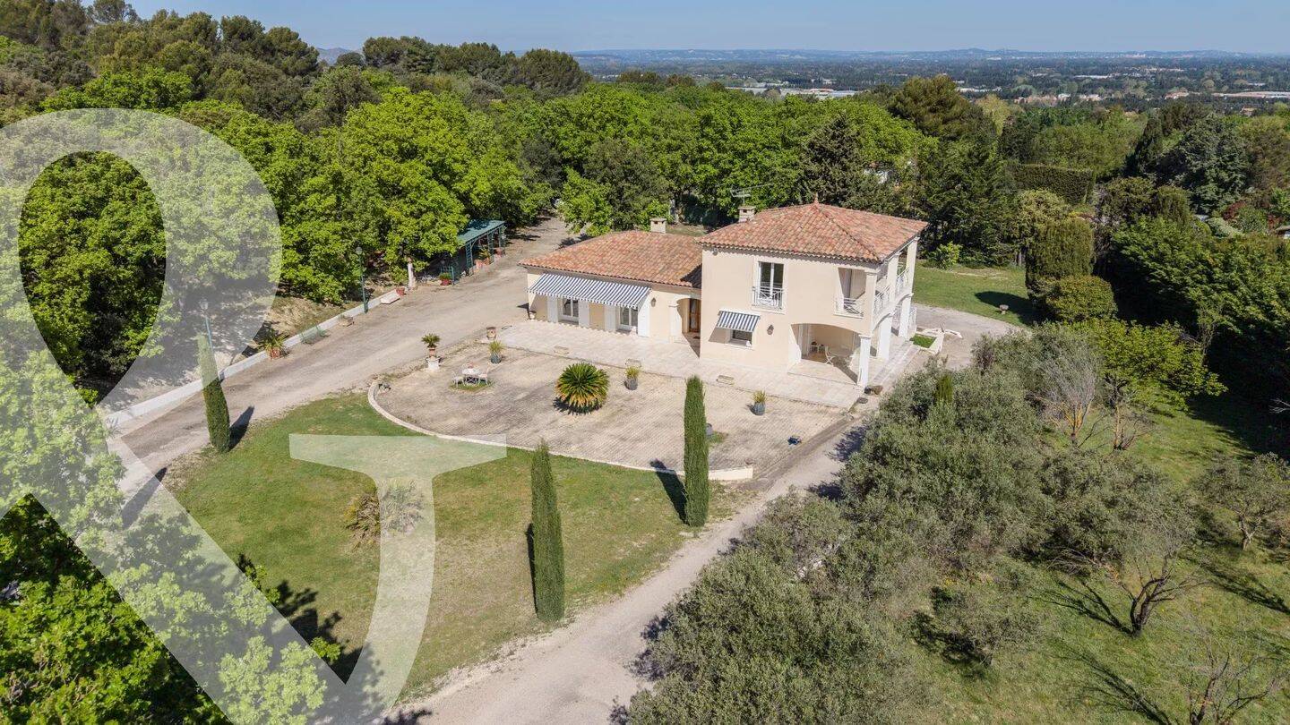 Maison 6 pièces 172 m² · à Eyragues · 172 m² · 795 000 €
