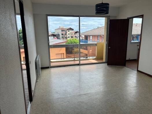 Appartement à louer 600 € 2 pièces 1 chambre 43 m² Étage -3/4 Saint Pierre Dax 40100