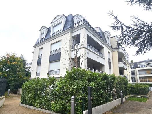 Appartement à vendre - Première occupation 219 200 € 3 pièces 2 chambres 59,2 m² Étage 1/3 Les Loges Sannois 95110