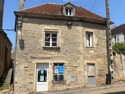 Local d'activités à vendre 82 500 € 150 m² d'espace de stockage L'Isle-sur-Serein 89440