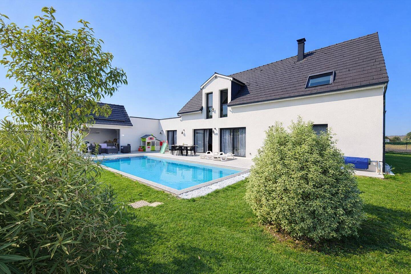 Maison 9 pièces 237 m² · à Pontacq · 237 m² · 499 000 €