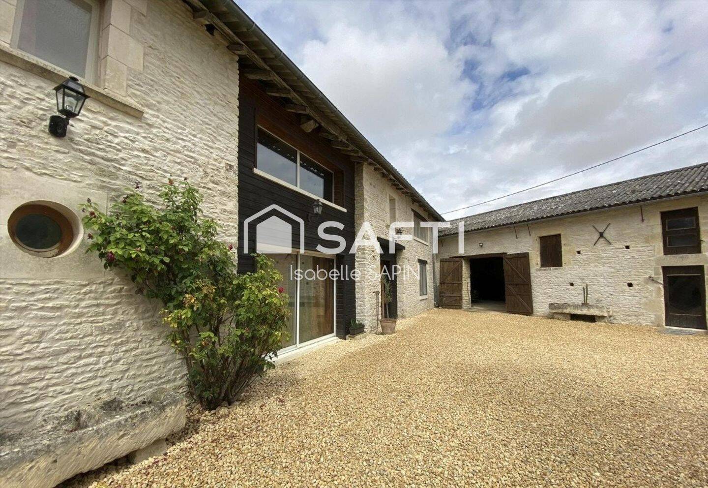 Maison 7 pièces 330 m² · à Cuhon · 330 m² · 360 000 €
