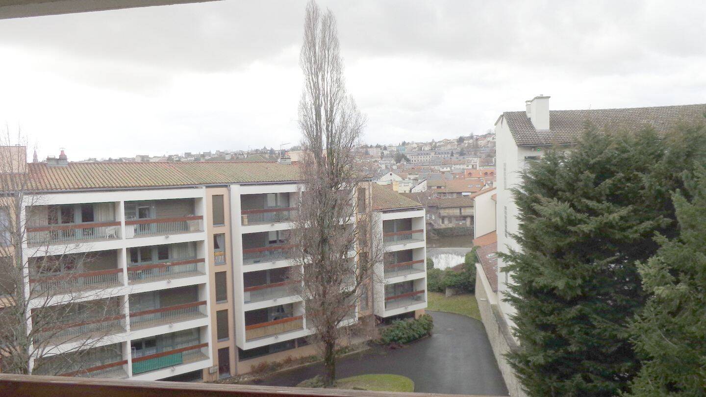 Appartement 4 pièces 85 m² · à Aurillac · 85 m² · 855 €