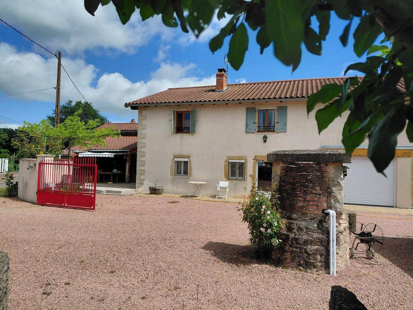 Maison 8 pièces 202 m² · à Charlieu · 202 m² · 294 000 €