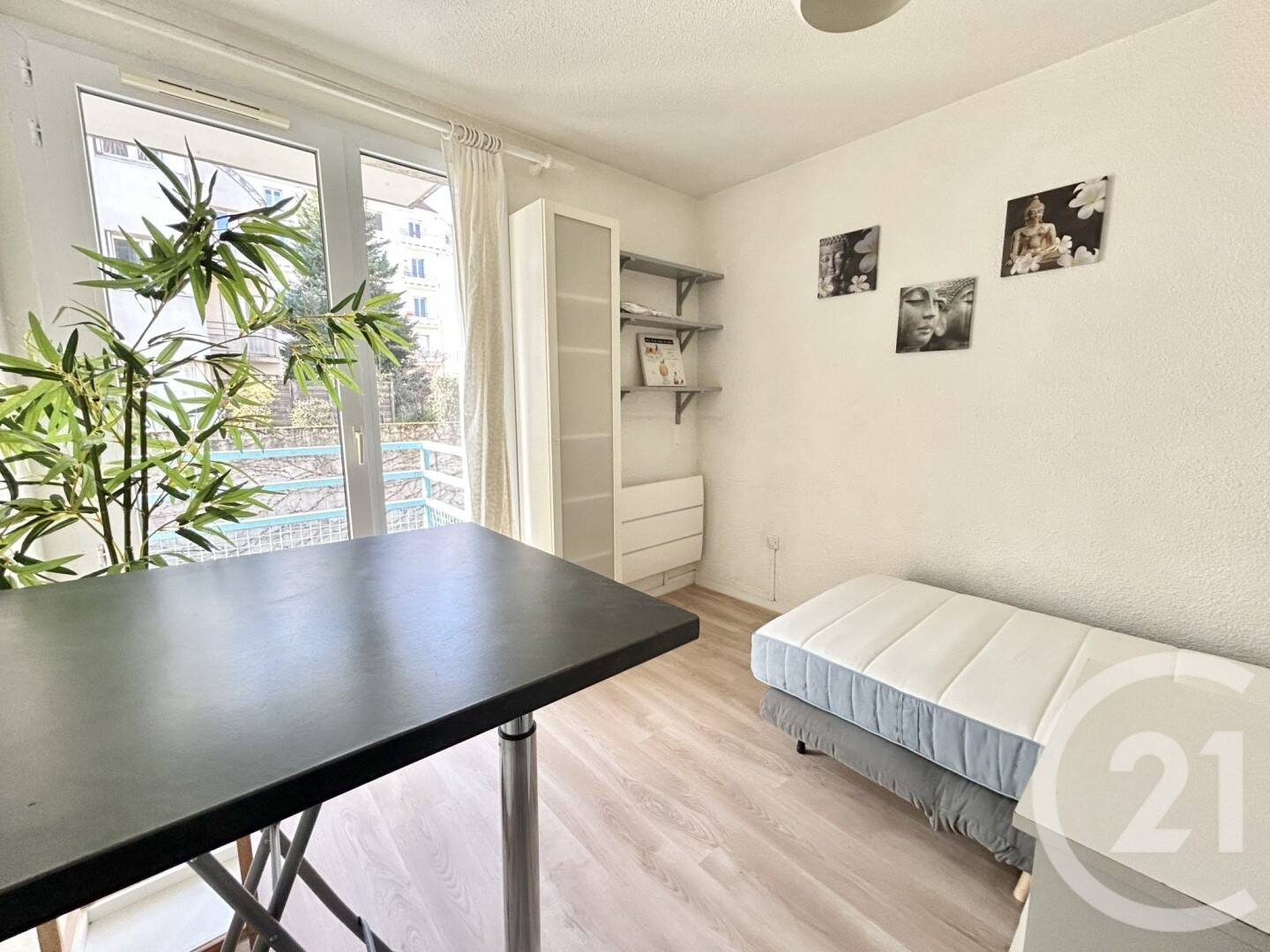 Appartement 1 pièce 14 m² · à Grenoble · 14,2 m² · 365 €