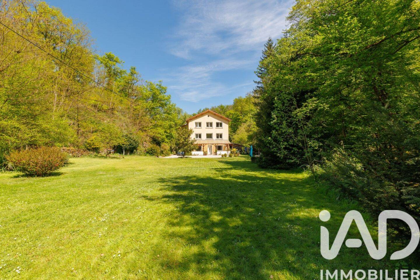 Maison 5 pièces 147 m² · à Saint-Genis-les-Ollières · 147 m² · 490 000 €