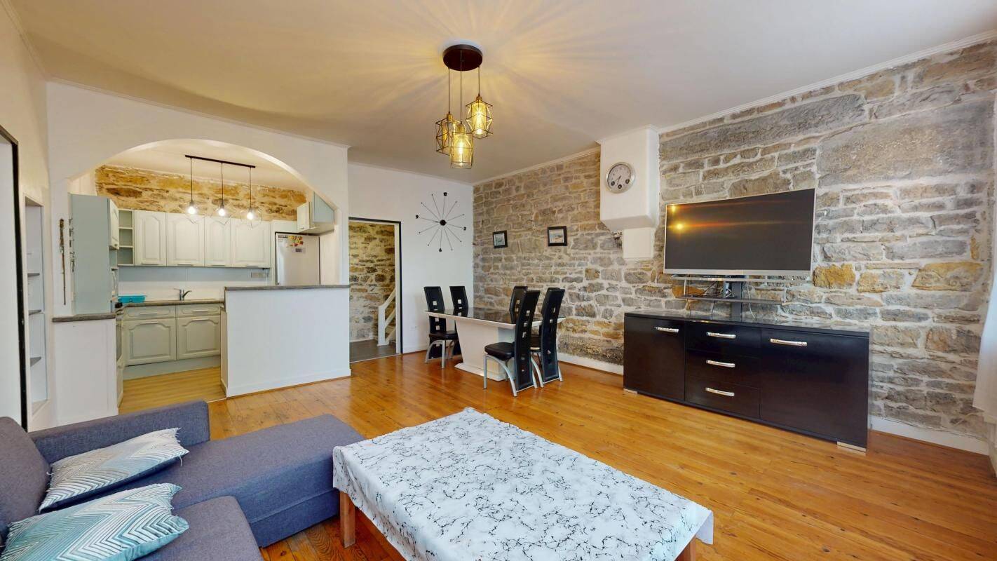 Appartement 6 pièces 123 m² · à Lyon 4ème Arrondissement · 122,6 m² · 425 000 €