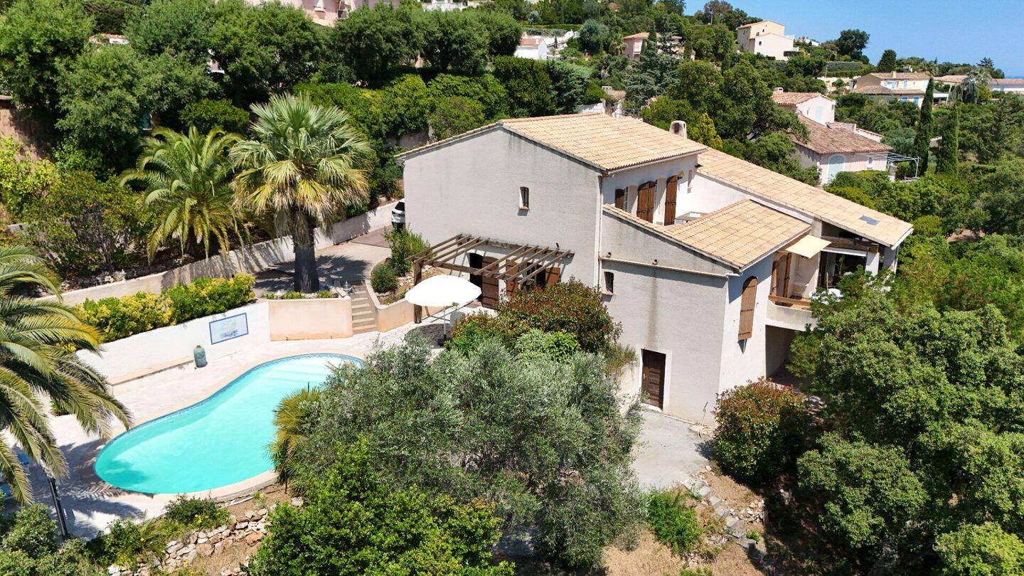 Maison 6 pièces 178 m² · à Roquebrune-sur-Argens · 178 m² · 699 000 €