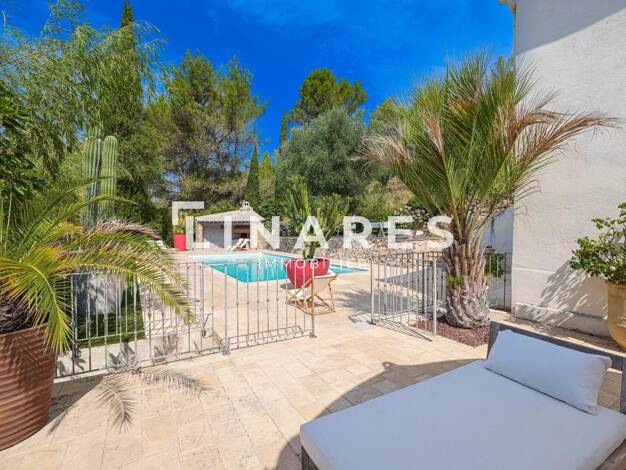 Villa à vendre 1 295 000 € 5 pièces 4 chambres 320 m² 6 400 m² de terrain Est Roquevaire 13360