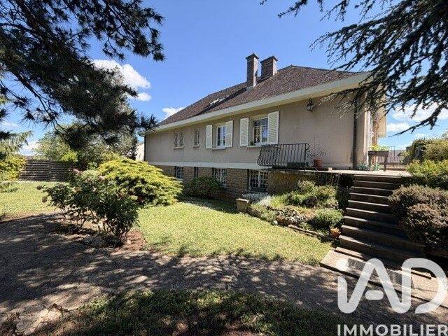 Maison 14 pièces 391 m² · à Saint-Gengoux-le-National · 391 m² · 375 000 €