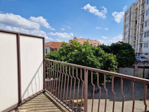 Appartement à louer 520 € 2 pièces 1 chambre 42 m² Étage 1/5 Crêt de Roc Saint-Étienne 42000