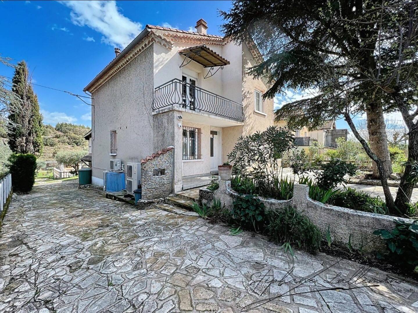 Maison 6 pièces 141 m² · à Saint-Julien-les-Rosiers · 141 m² · 270 000 €