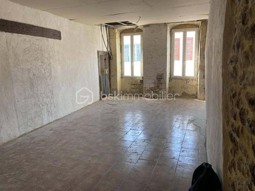 Appartement 2 pièces 65 m² · à Pont-Saint-Esprit · 65 m² · 39 000 €
