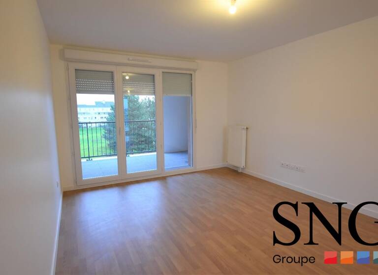 Appartement à louer 972 € 3 pièces 2<br/>chambres 65,1 m²<br/>superficie 3ème<br/>étage La Closerie-Les Aulnes Combs-la-Ville 77380