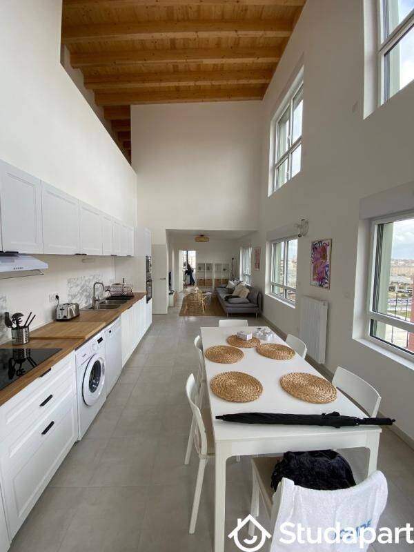 1 pièce 9 m² · à Bordeaux · 9 m² · 569 €