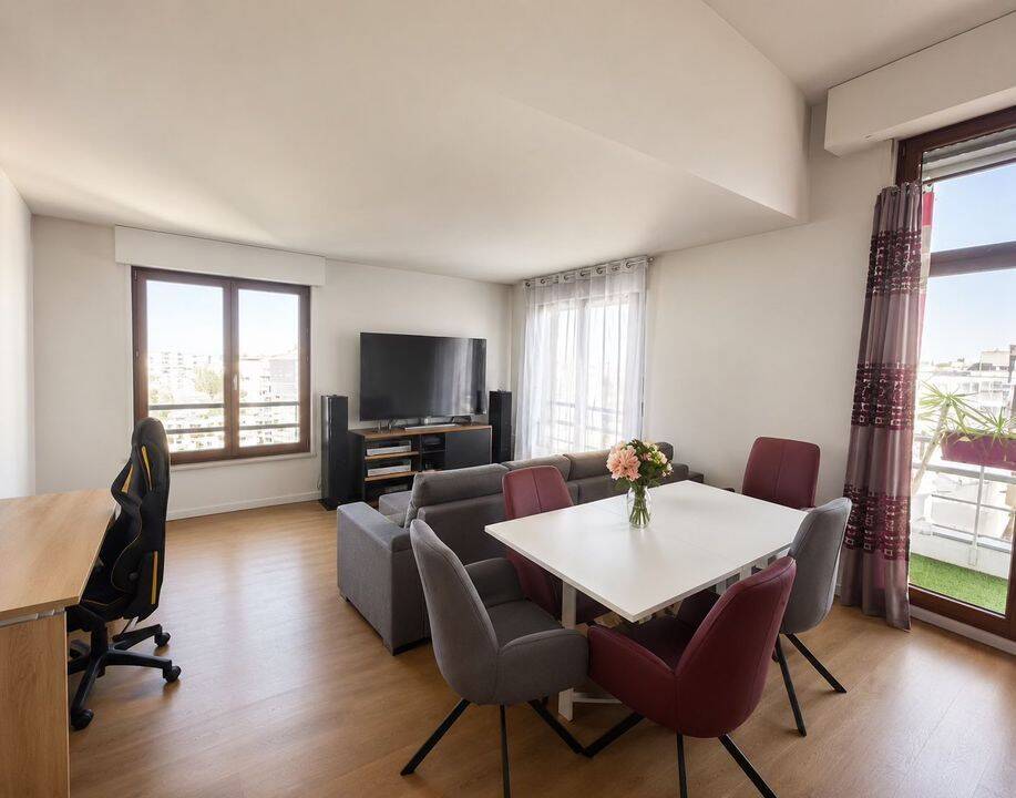 Appartement 3 pièces 80 m² · à Issy-les-Moulineaux · 80 m² · 1 987 €