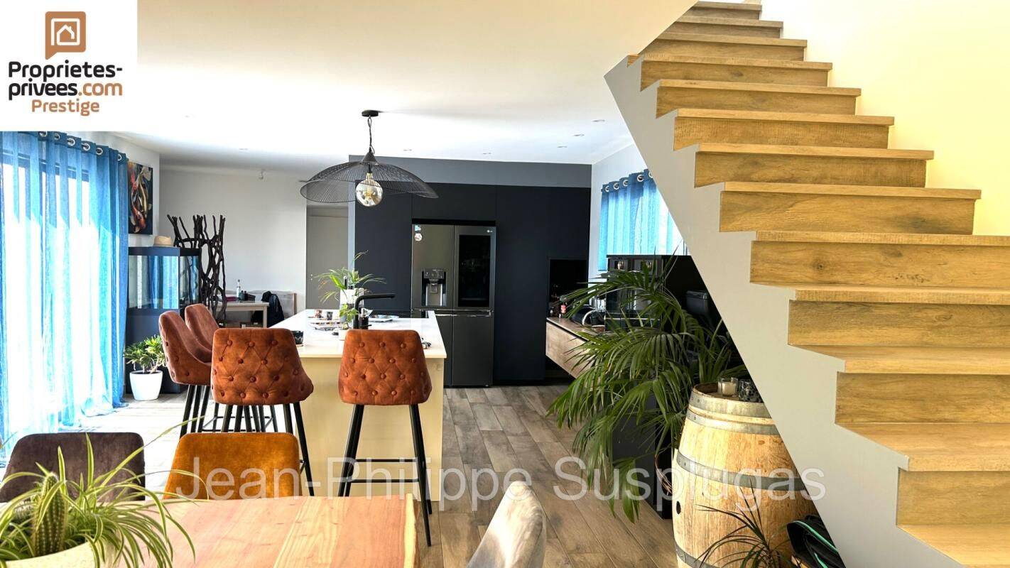 Maison 6 pièces 145 m² · à Saint-Cyr-sur-Mer · 145 m² · 889 000 €