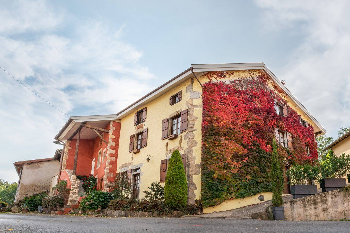 Maison 4 pièces 220 m² · à Saint-Léger-sous-la-Bussière · 220,4 m² · 245 000 €
