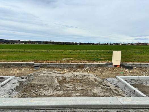 Terrain constructible viabilisé à vendre 120 000 € 455 m² de terrain Roquettes 31120