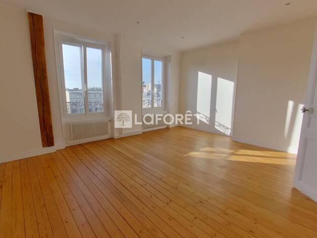 Appartement à louer 2 400 € 5 pièces 3 chambres 100 m² Étage 4/4 Notre Dame Versailles 78000