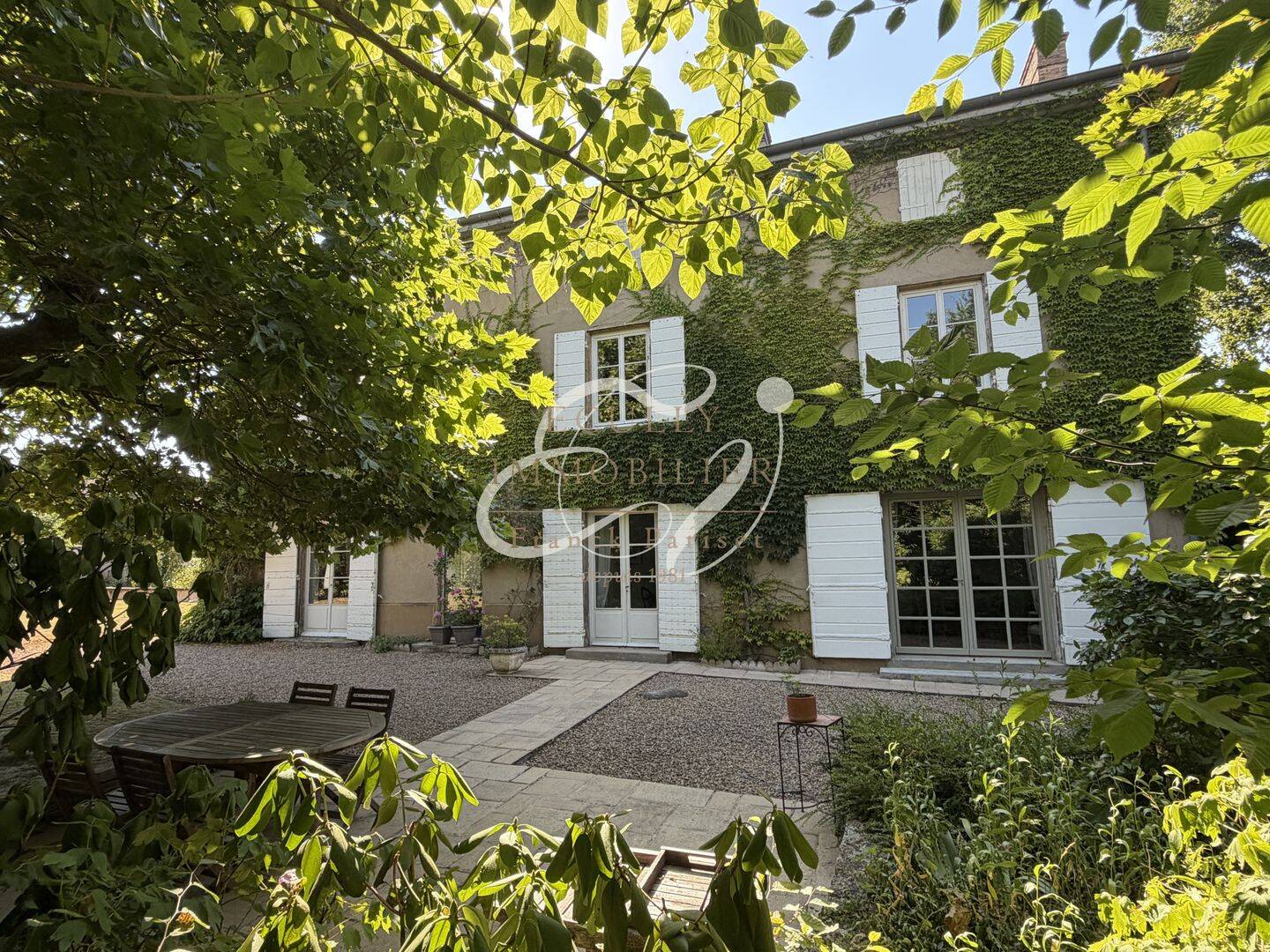 Maison 11 pièces 337 m² · à Écully · 337 m² · 1 290 000 €