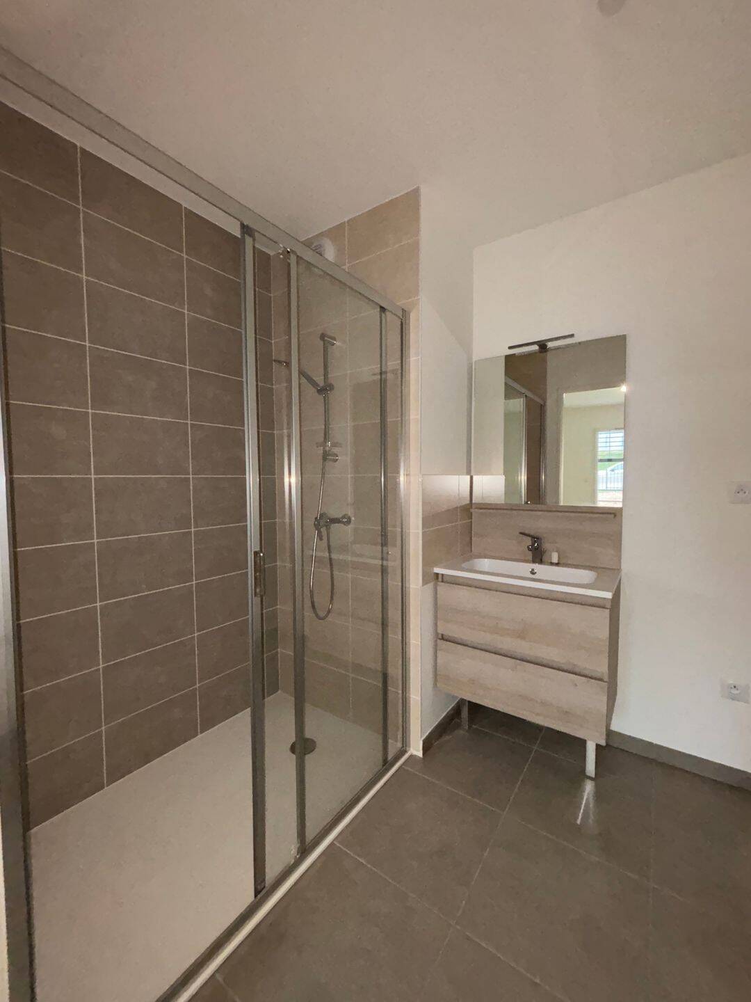 Appartement 5 pièces 96 m² · à Bron · 95,9 m² · 1 256 €/mois