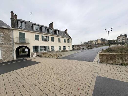 Immeuble à vendre 376 000 € 573 m² Lassay-les-Châteaux 53110
