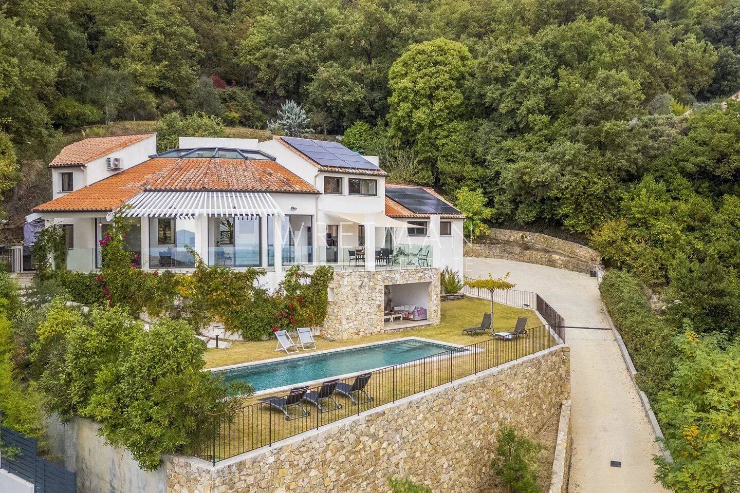 Maison 7 pièces 214 m² · à Grasse · 214 m² · 1 395 000 €