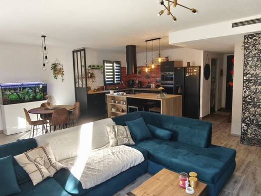 Maison de plain-pied à vendre 488 000 € 4 pièces 2 chambres 94 m² 670 m² de terrain Pourrières 83910