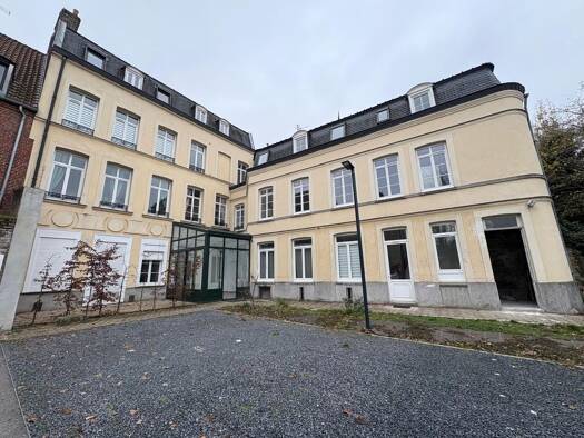 Appartement à louer 900 € 3 pièces 2 chambres 80 m² disponible dès maintenant Place Carnot Douai 59500